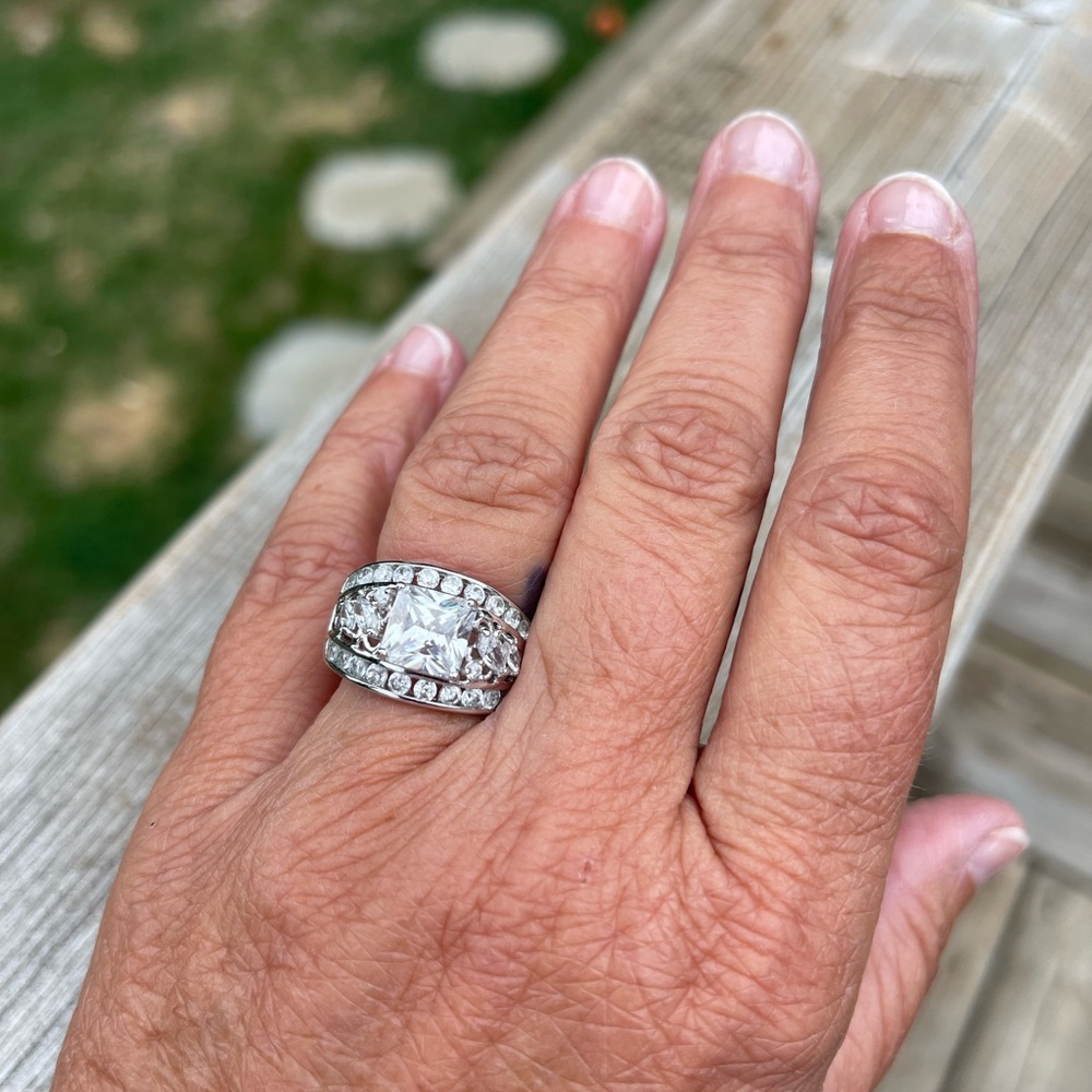 Diamonelle ring